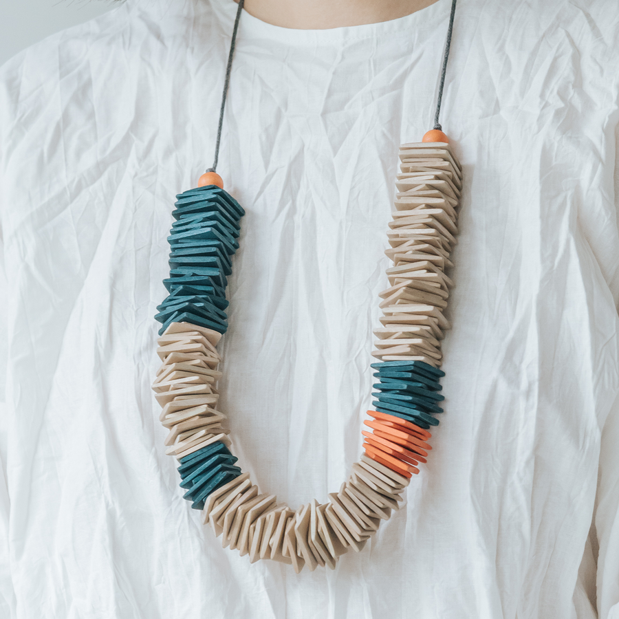 Amber L Adjustable Necklace / Cream Mix