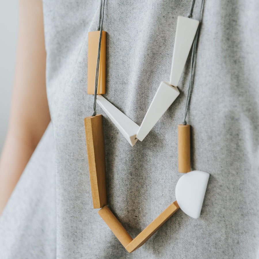 Quadrangle Q1 Adjustable Necklace / White Mix